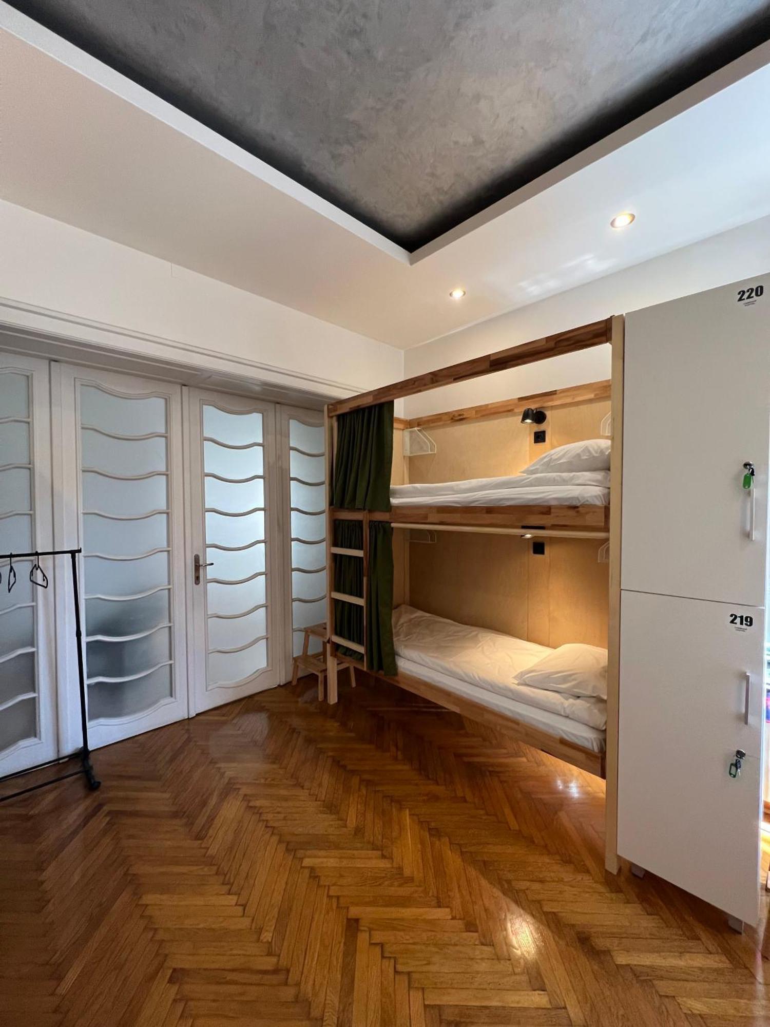 Cabbage Hostel Белград Екстериор снимка