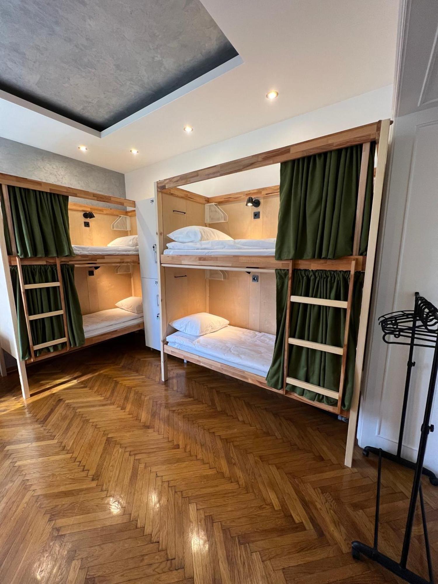 Cabbage Hostel Белград Екстериор снимка