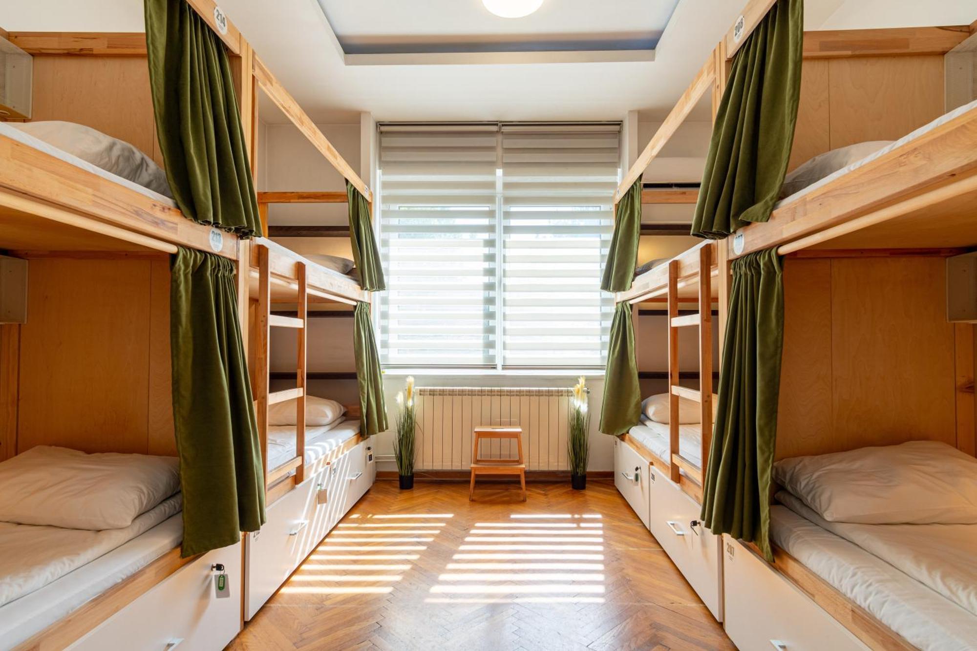 Cabbage Hostel Белград Екстериор снимка