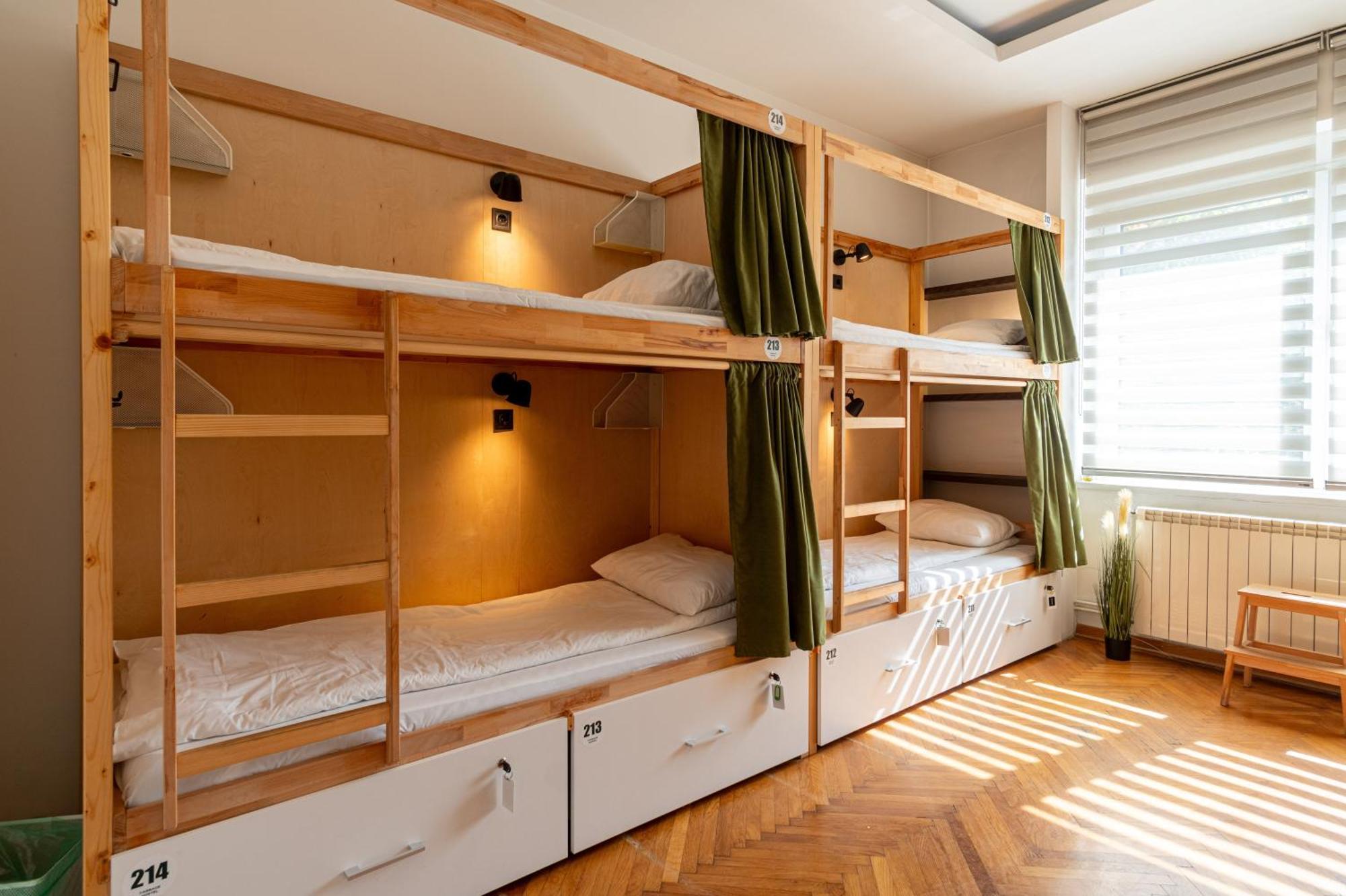 Cabbage Hostel Белград Екстериор снимка
