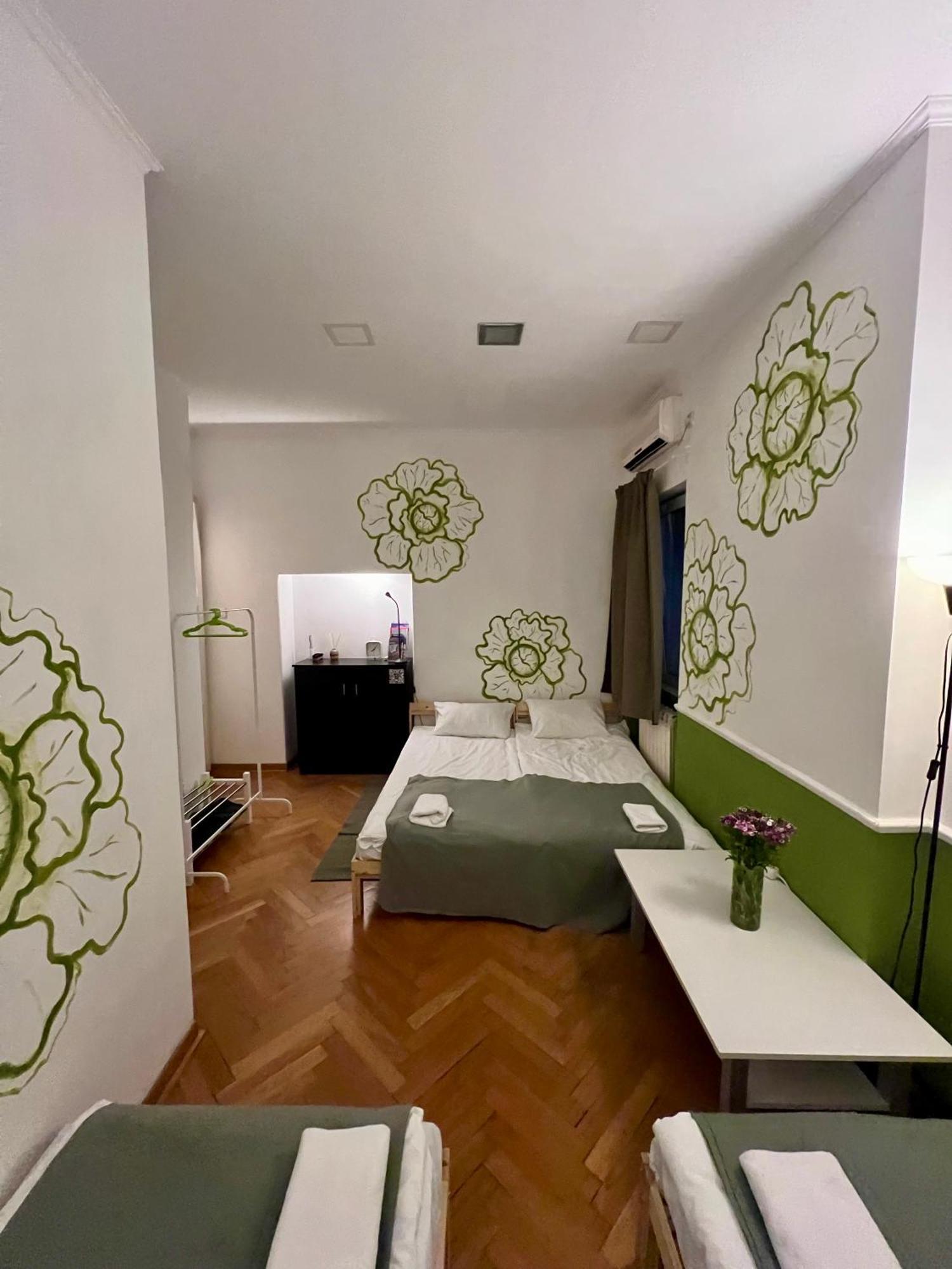 Cabbage Hostel Белград Екстериор снимка