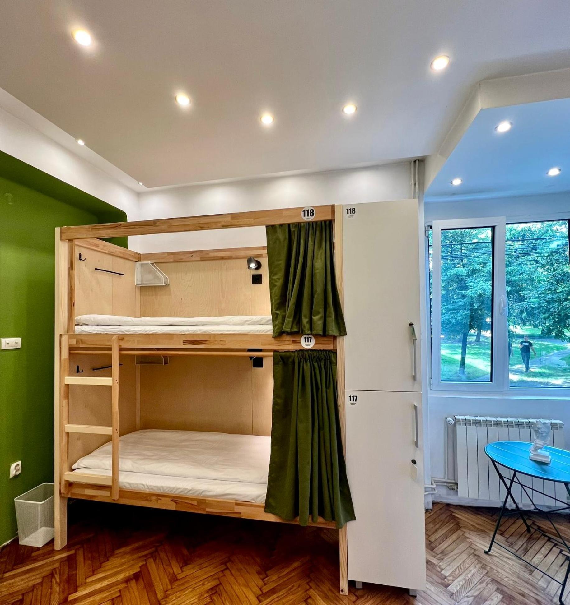 Cabbage Hostel Белград Екстериор снимка