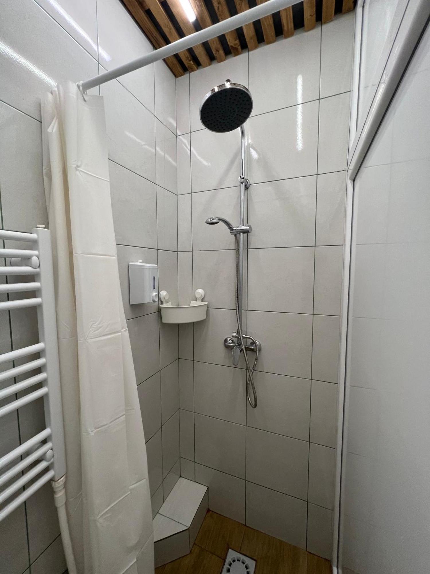 Cabbage Hostel Белград Екстериор снимка