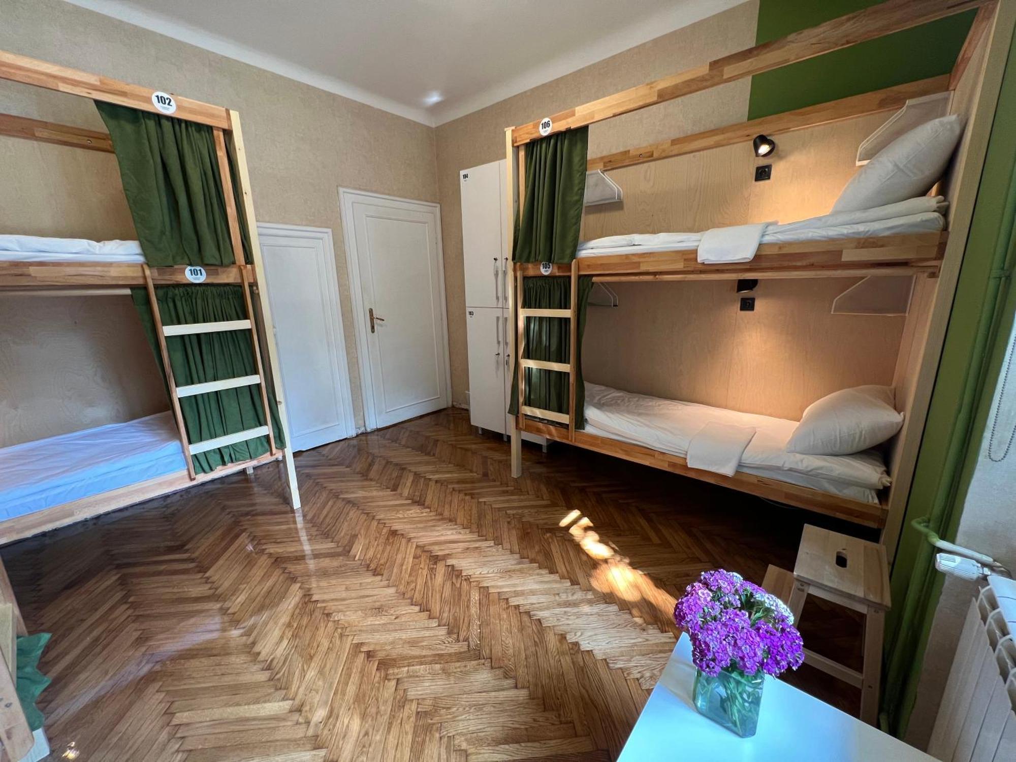 Cabbage Hostel Белград Екстериор снимка