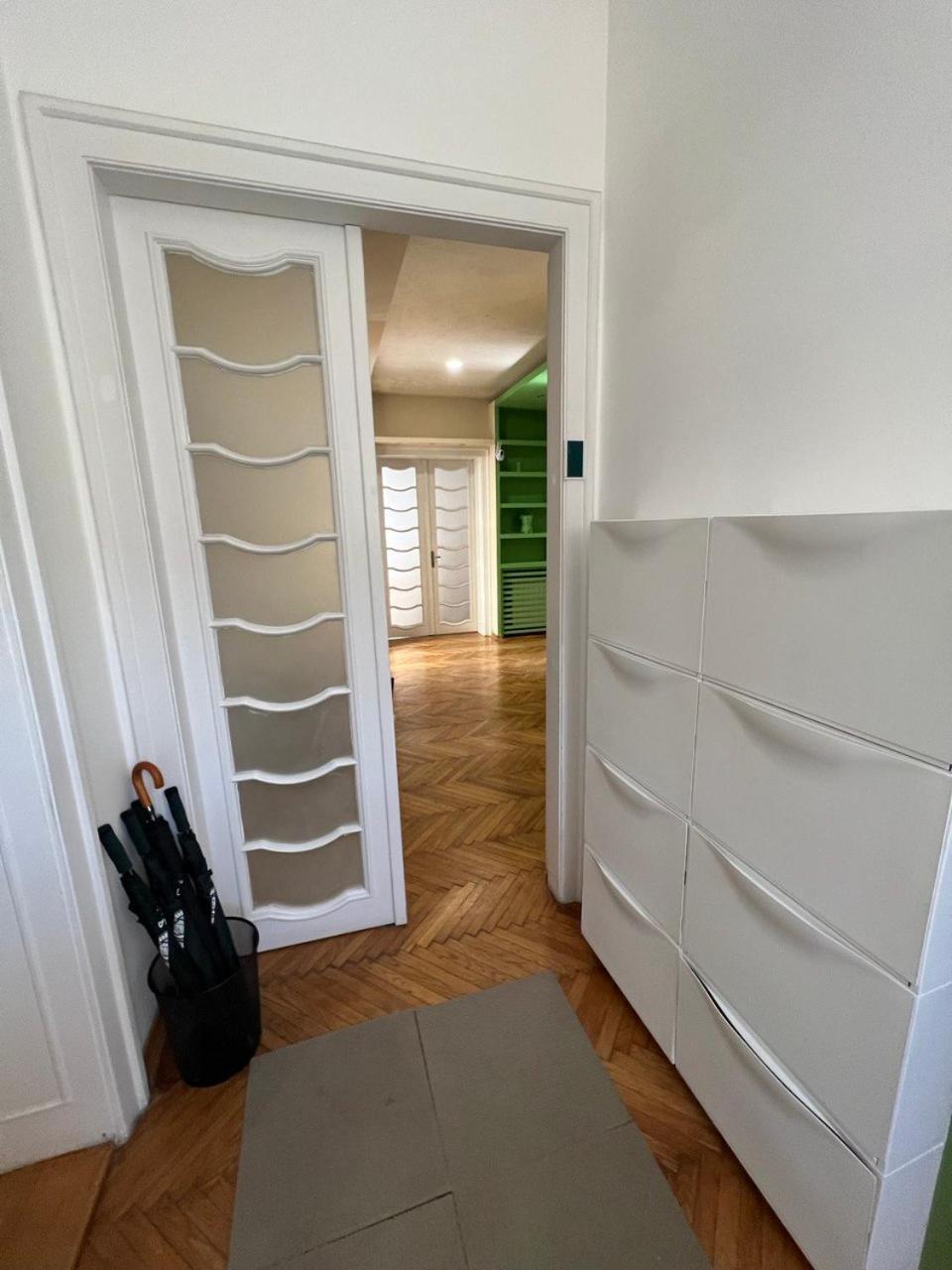 Cabbage Hostel Белград Екстериор снимка