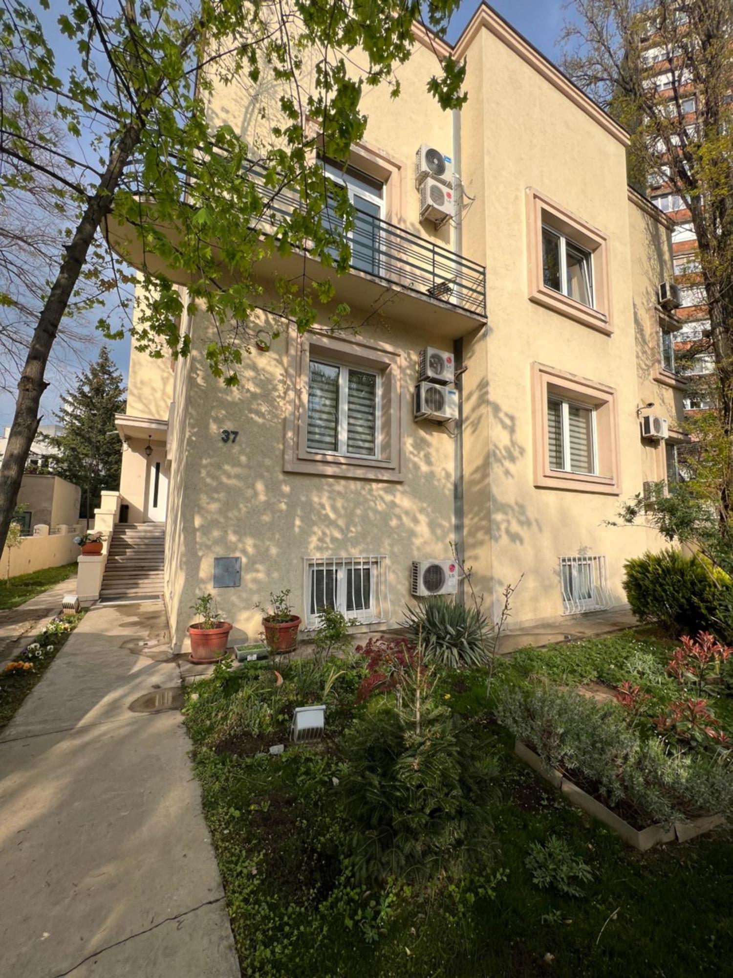Cabbage Hostel Белград Екстериор снимка