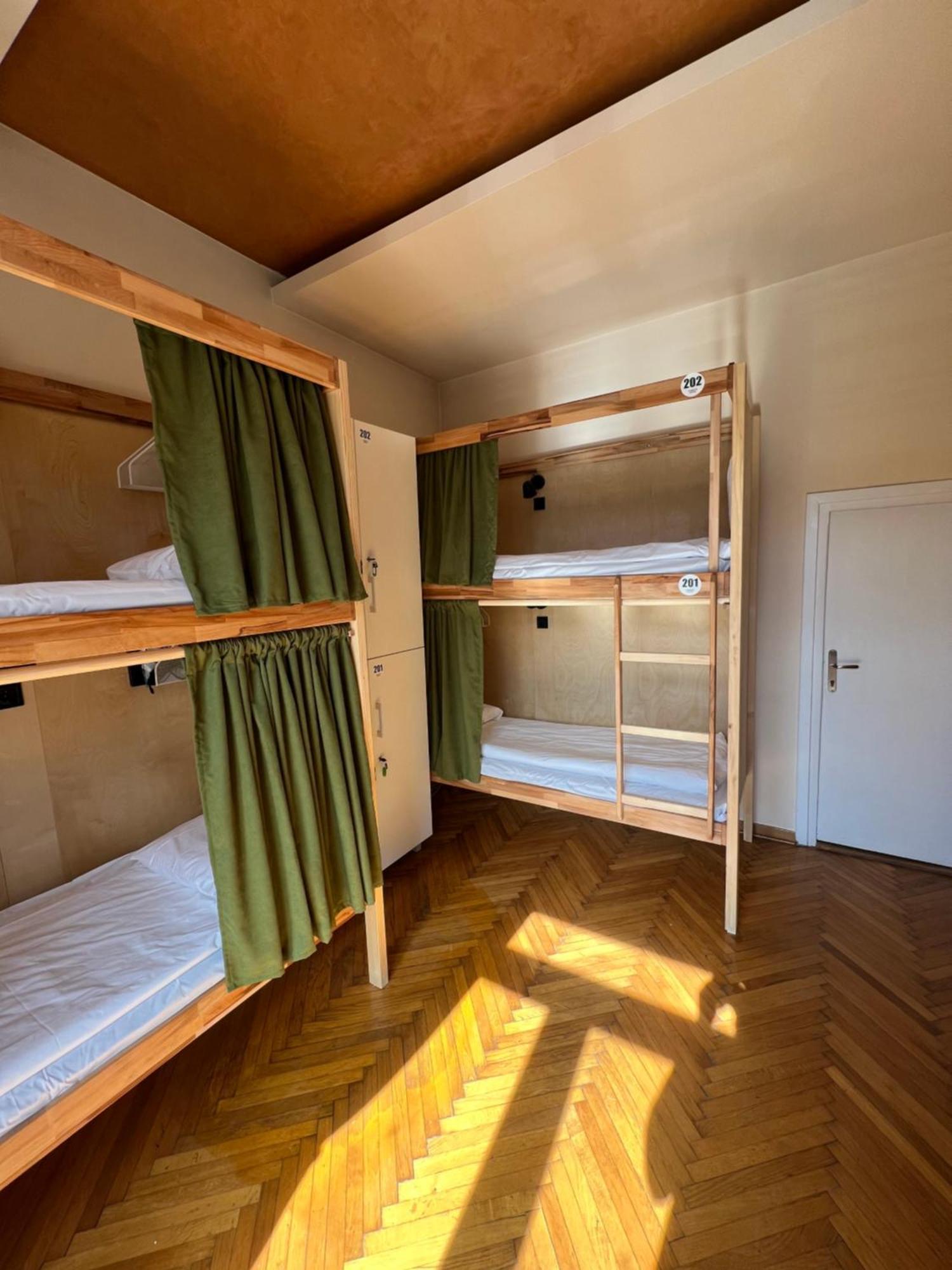 Cabbage Hostel Белград Екстериор снимка